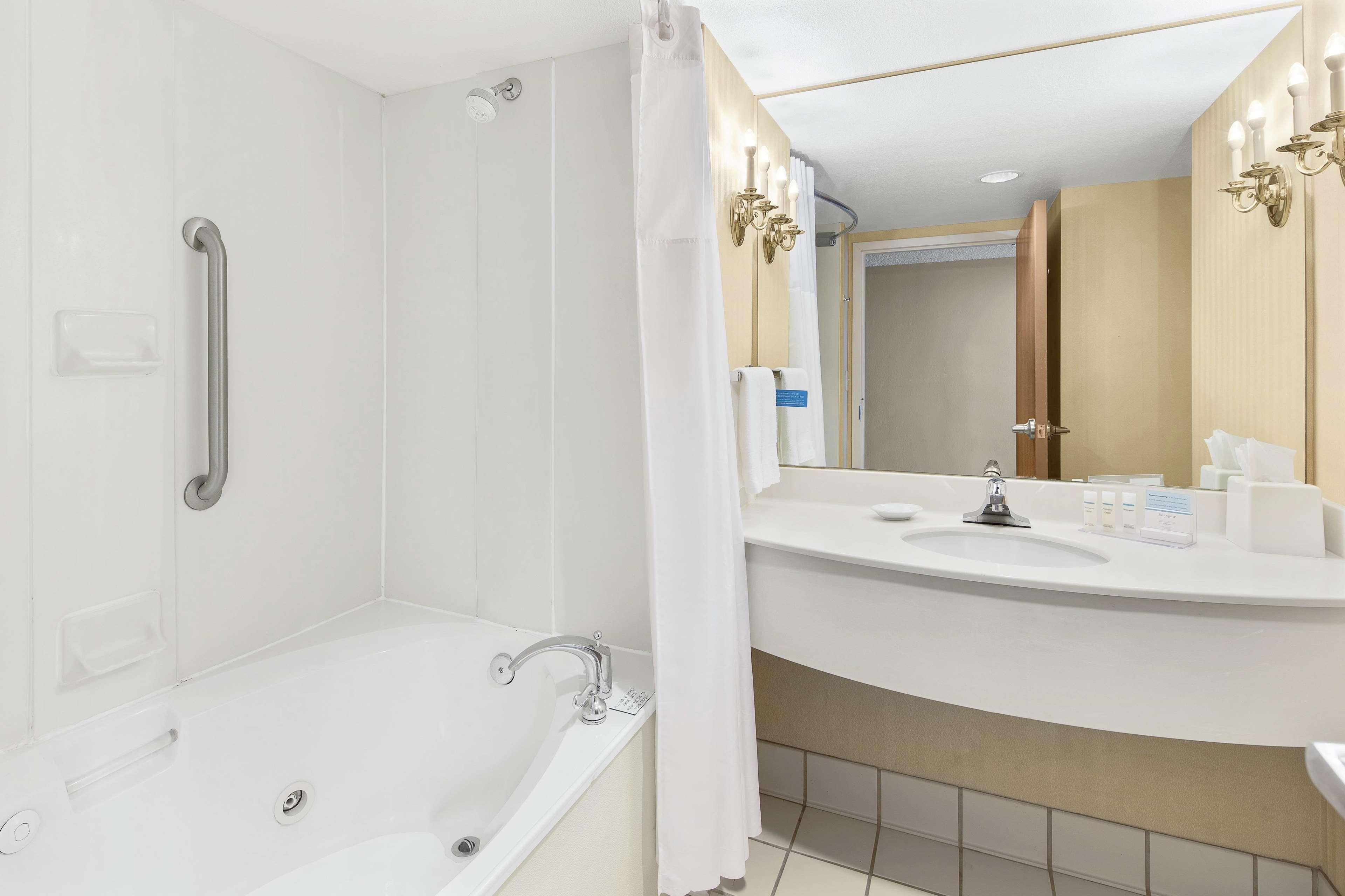 Hampton Inn Columbus-North Bagian luar foto
