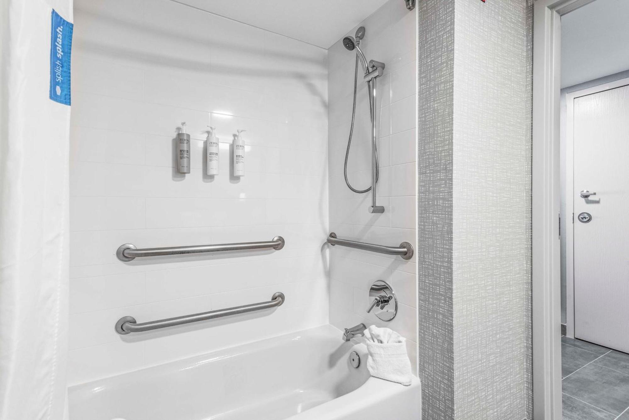 Hampton Inn Columbus-North Bagian luar foto