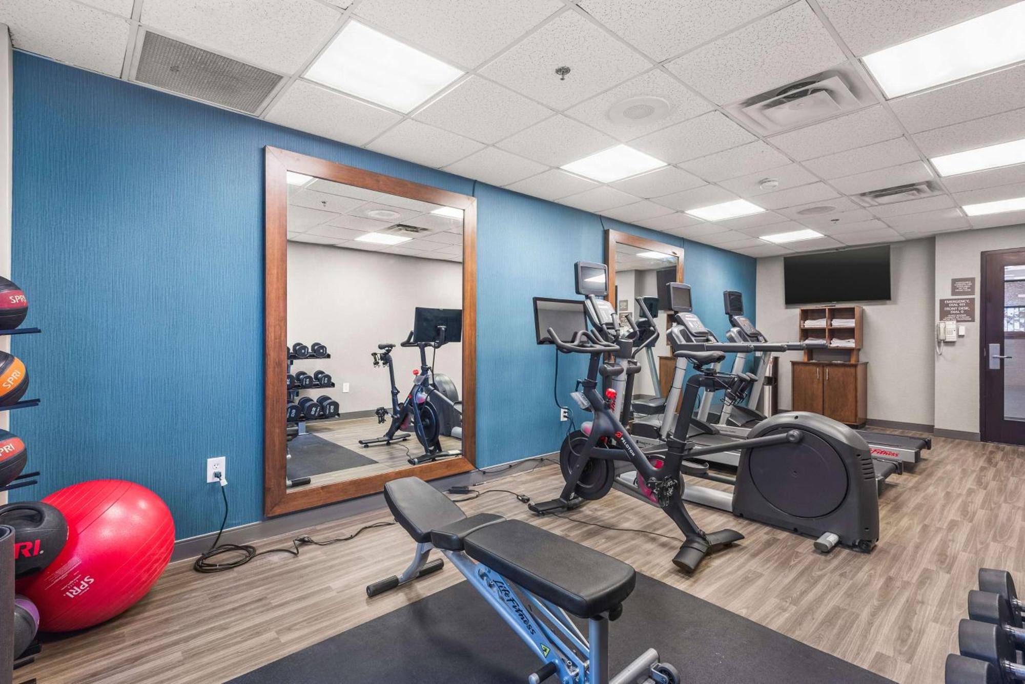 Hampton Inn Columbus-North Bagian luar foto