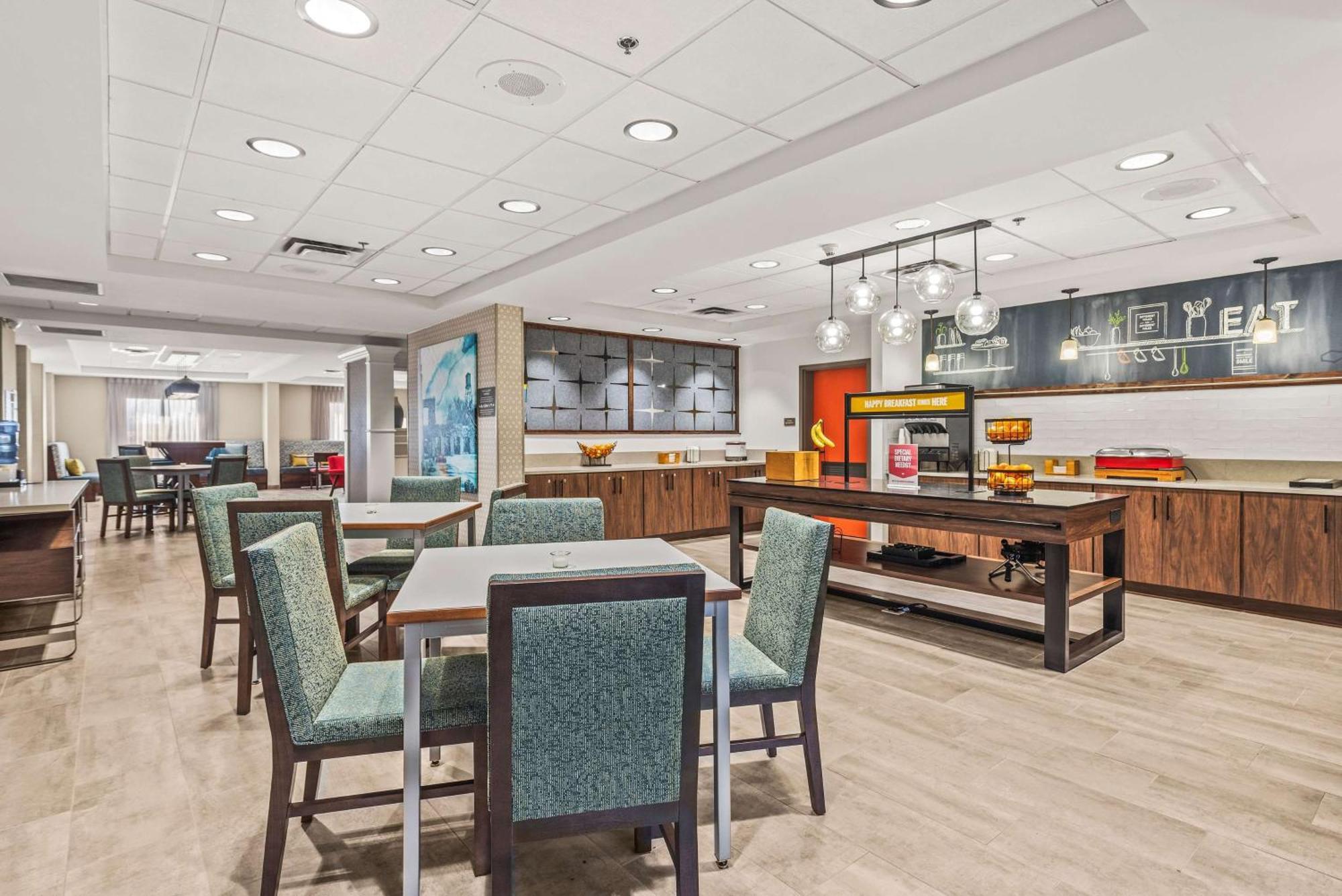 Hampton Inn Columbus-North Bagian luar foto
