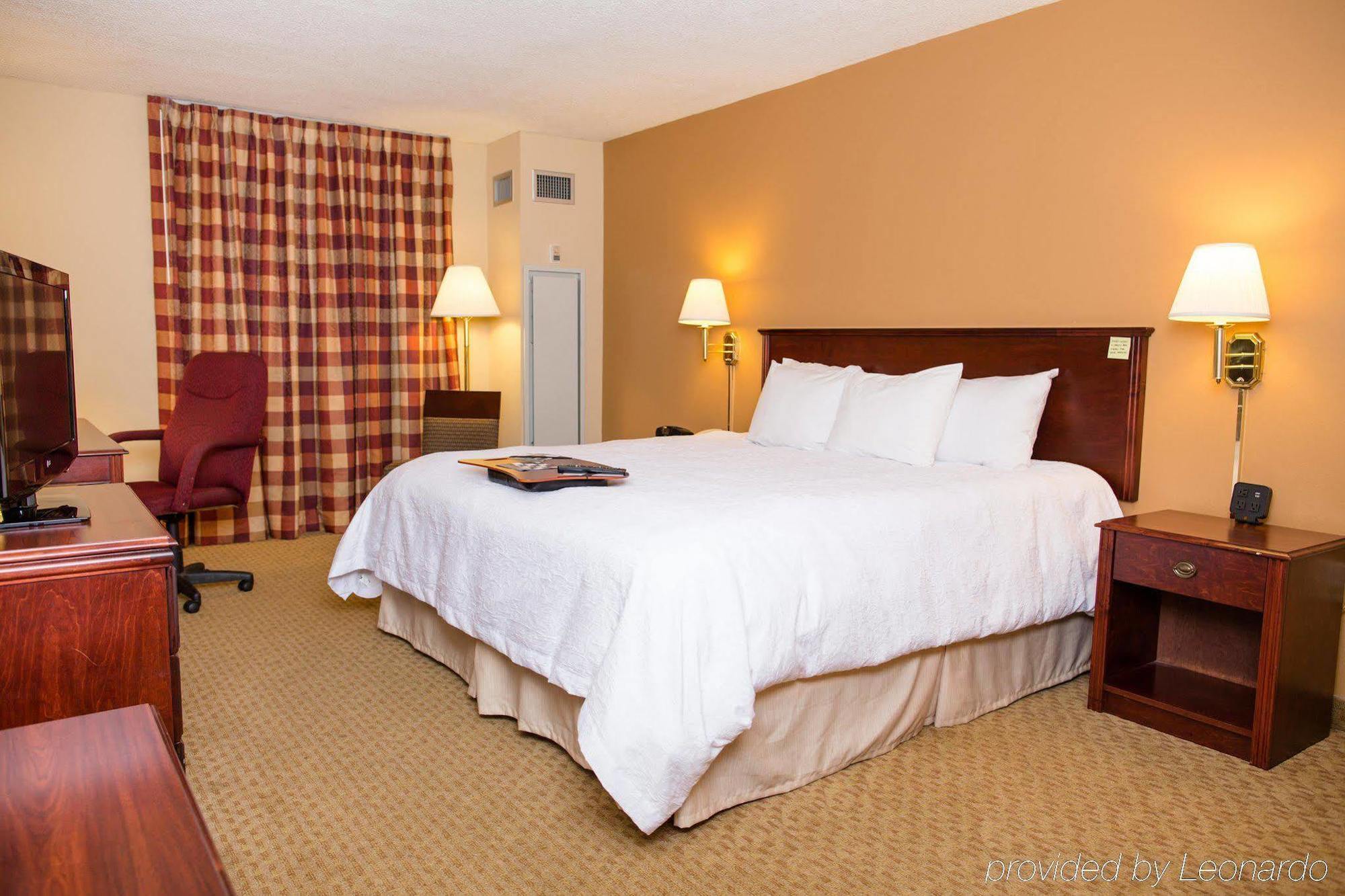 Hampton Inn Columbus-North Bagian luar foto