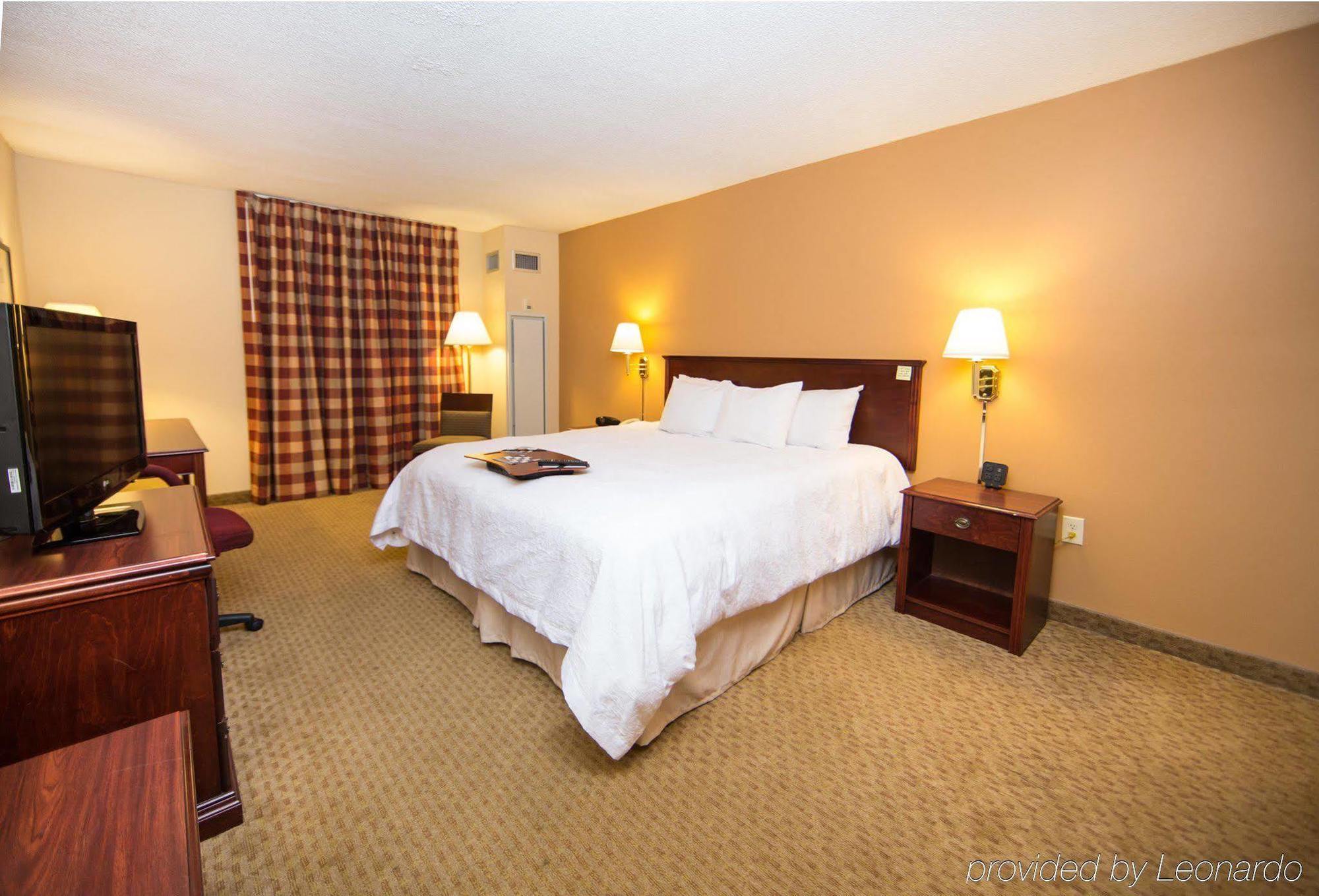 Hampton Inn Columbus-North Bagian luar foto