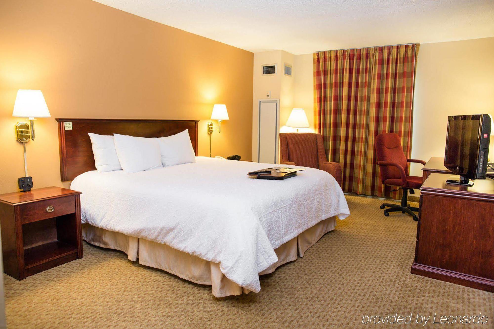 Hampton Inn Columbus-North Bagian luar foto