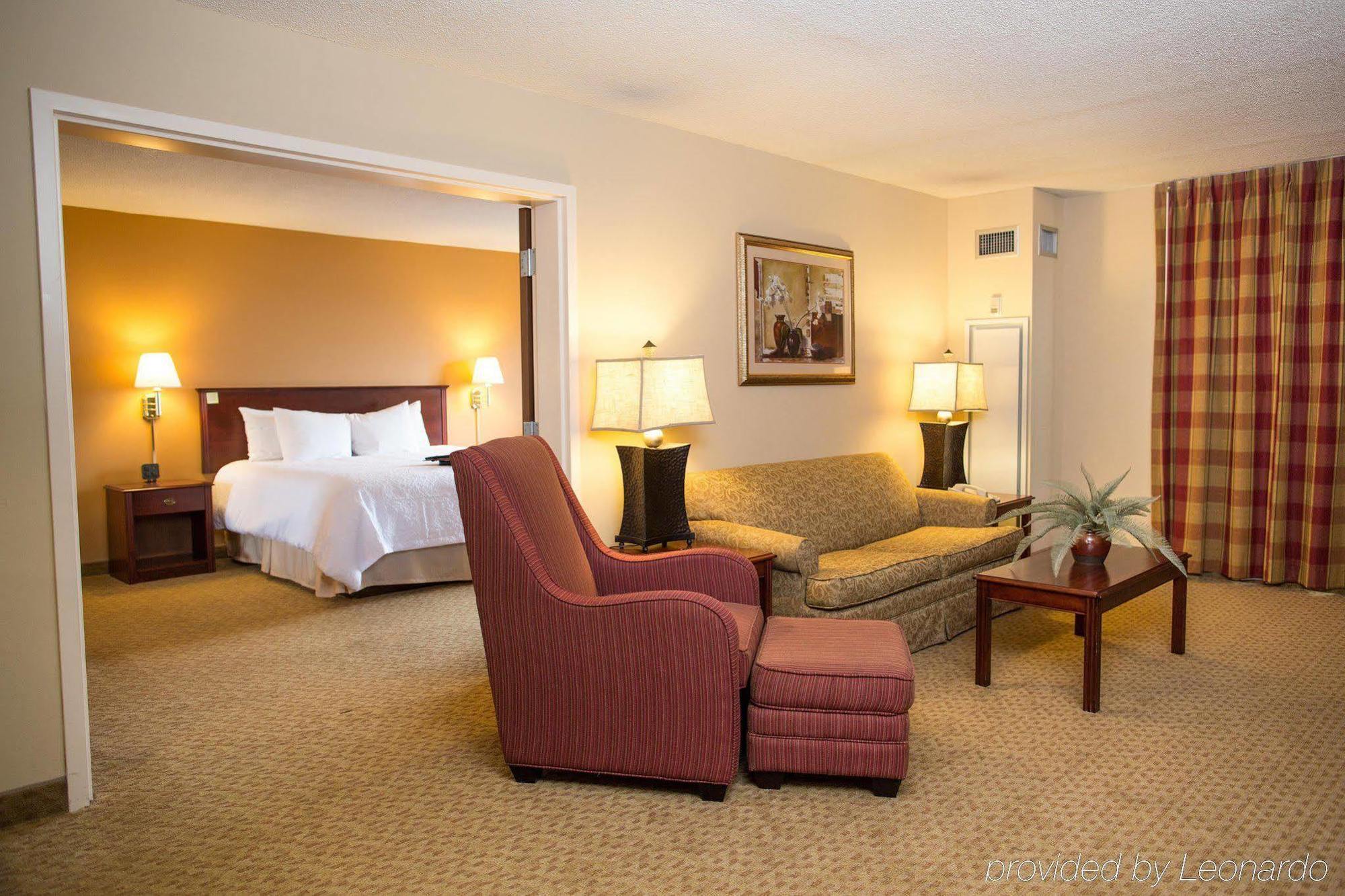 Hampton Inn Columbus-North Bagian luar foto