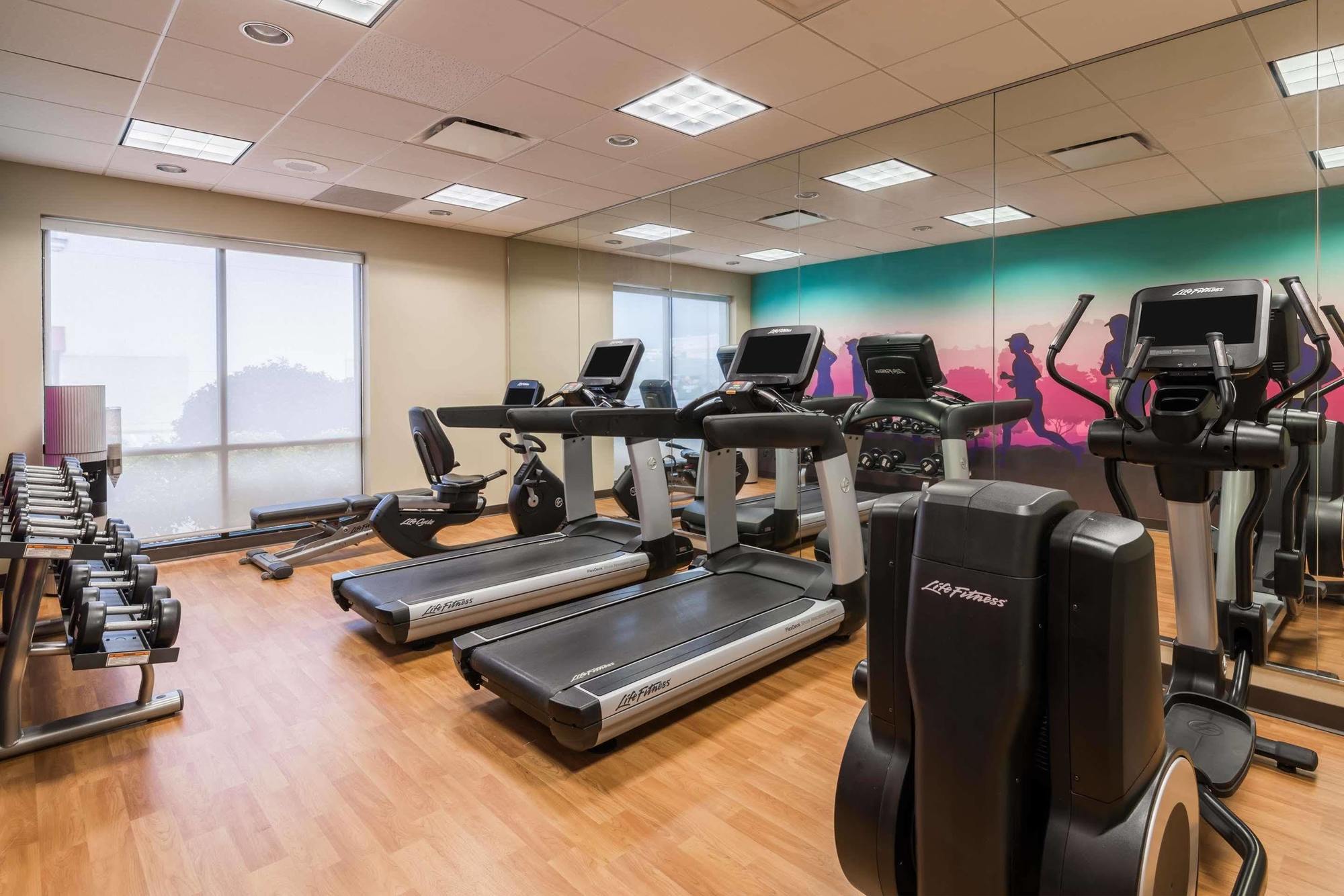 Hampton Inn Columbus-North Bagian luar foto